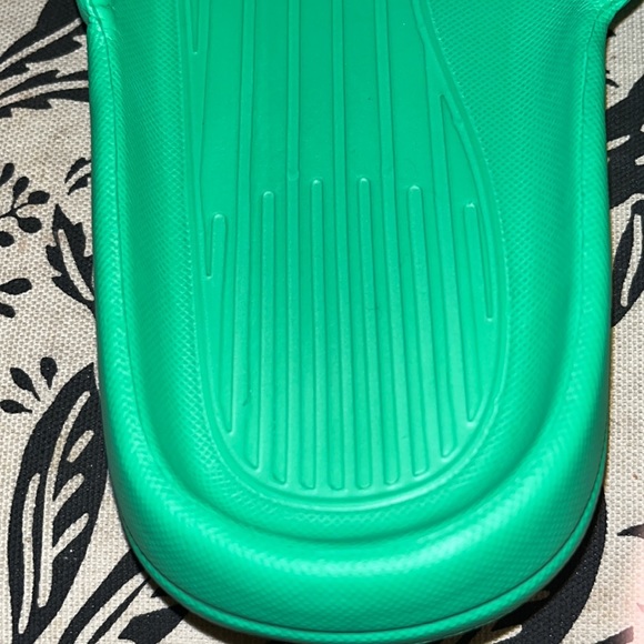 EVA Foam Slide Lite Brick Pattern Lucky Green New - Picture 11 of 14